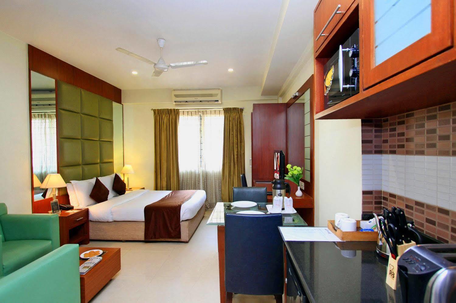 Octave Castle Suites Bangalore Esterno foto